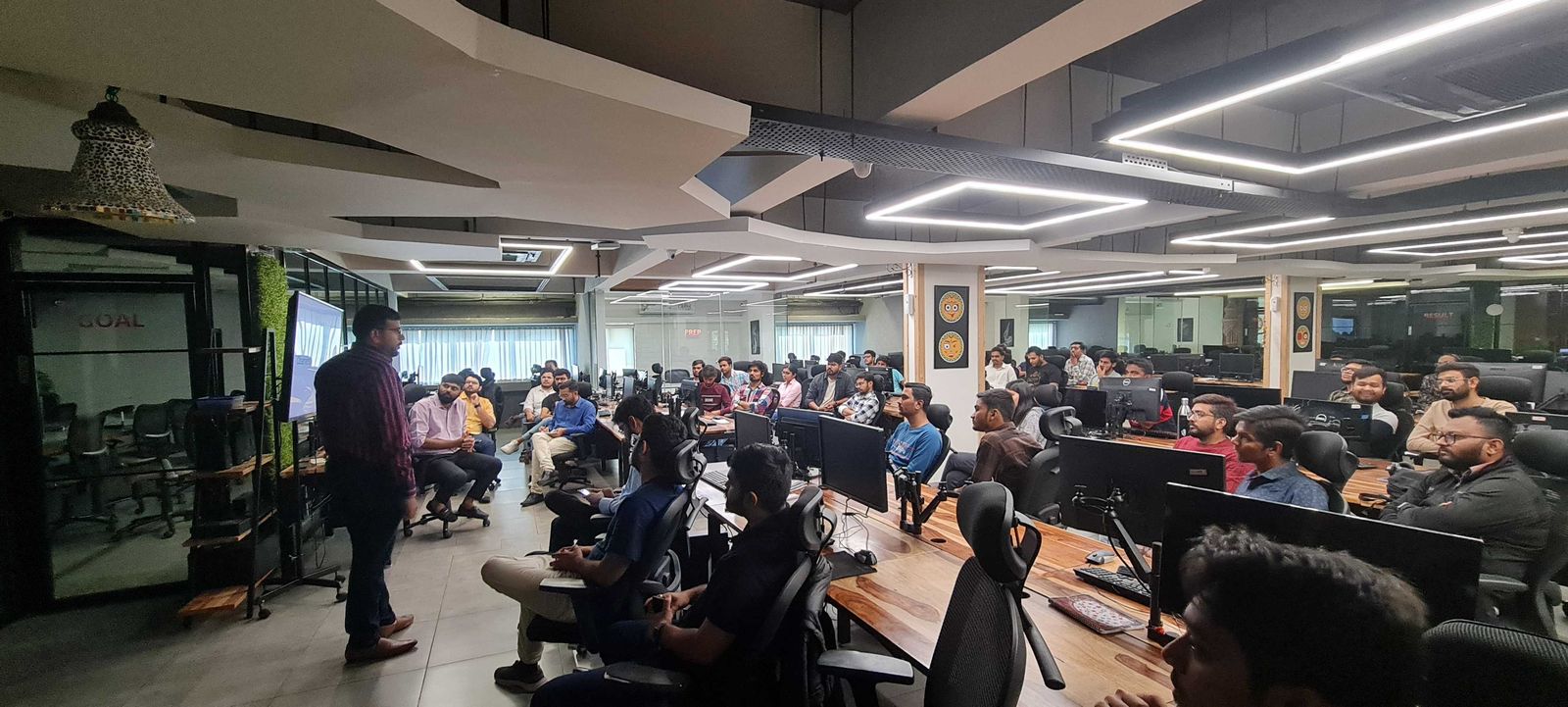 Nainesh Rabadiya presenting “Working with Laravel Observers” at a screen to a full room of developers at LaravelLive Ahmedabad